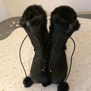Nike Faux Fur Trim Suede Snow Winter Boots